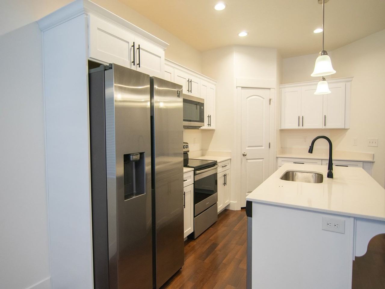 4372 W Hemsley Ln - Photo 3 of 22