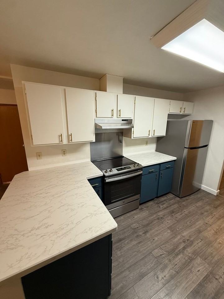 1223 Bainbridge Boulevard - Photo 3 of 17
