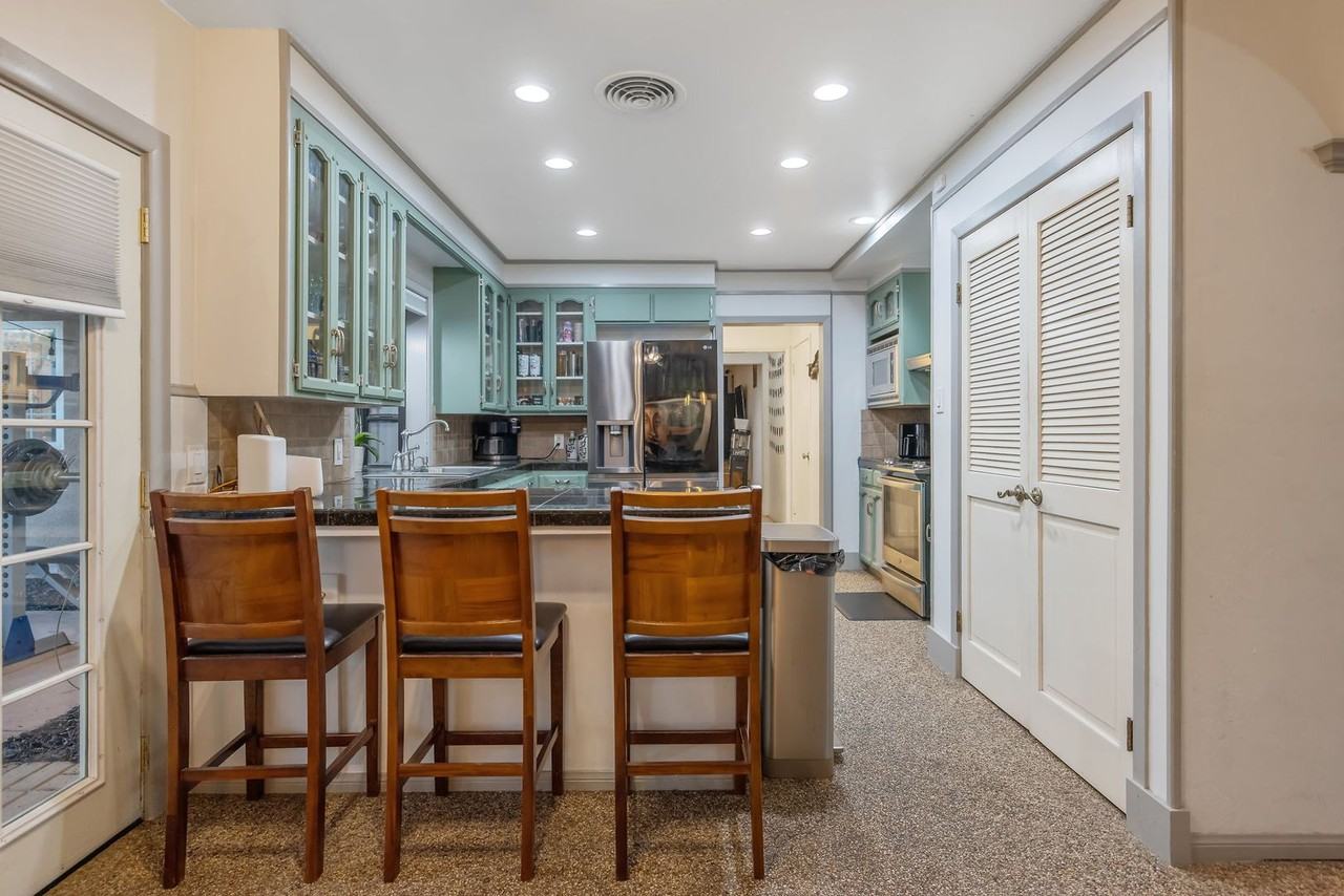 1821 Mulberry Drive - Photo 6 of 14