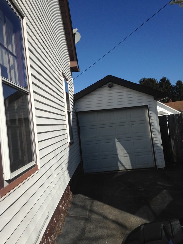 228 S Mill St - Photo 2 of 10