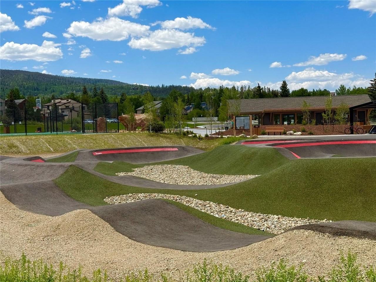 432 Bighorn Cir - Photo 3 of 41