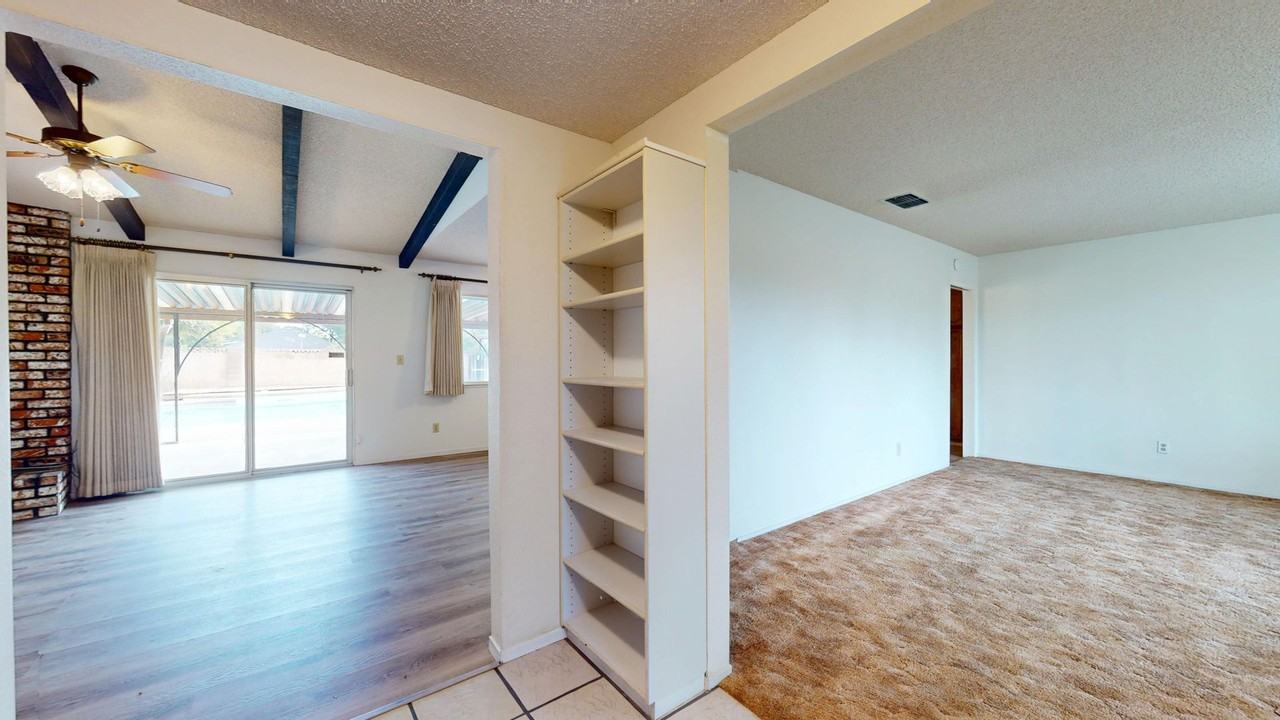 827 North Armstrong Avenue - Photo 2 of 21