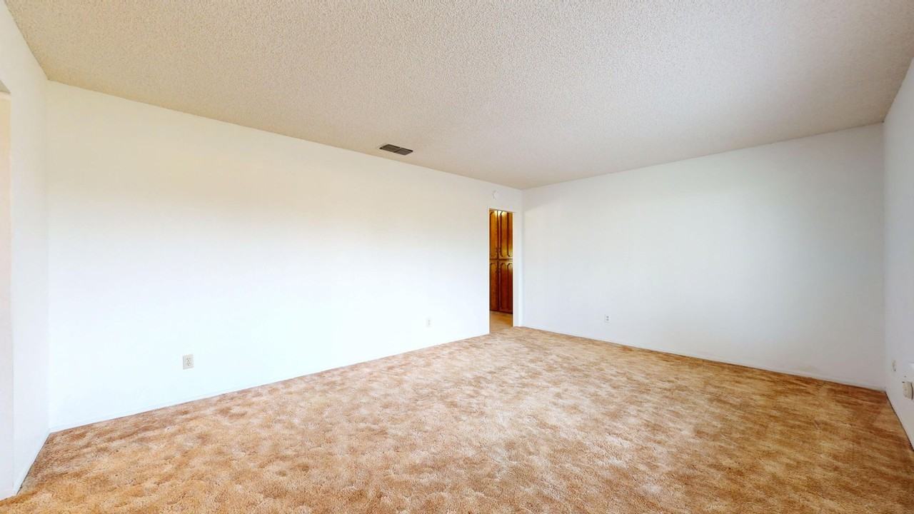 827 North Armstrong Avenue - Photo 4 of 21