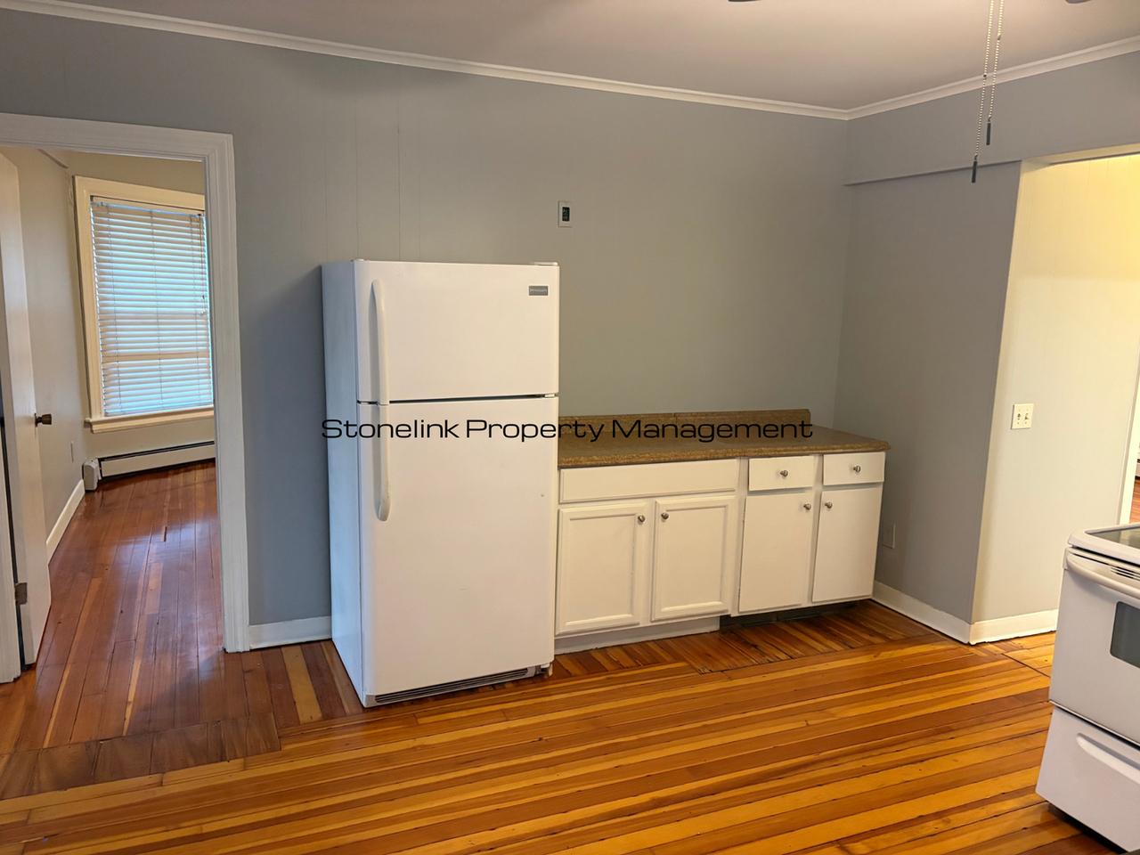 687 Charles St - Photo 4 of 15