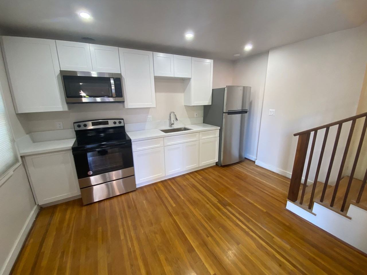 1765 Los Feliz Dr - Photo 3 of 18