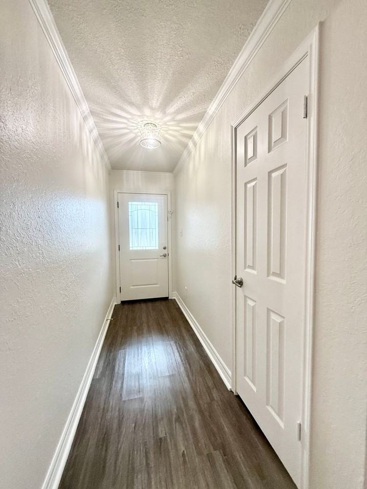 477 Oyster Creek Ct - Photo 3 of 32