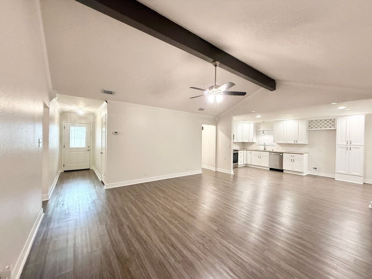 477 Oyster Creek Ct - Photo 6 of 32