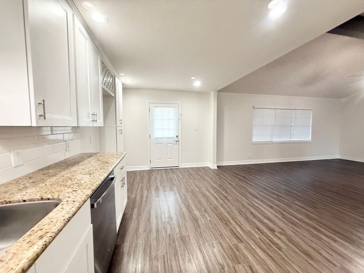 477 Oyster Creek Ct - Photo 7 of 32