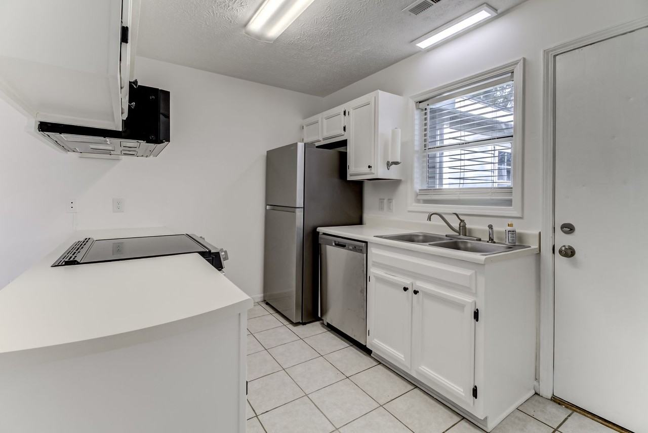 3811 Doe Clearing Ct - Photo 4 of 18