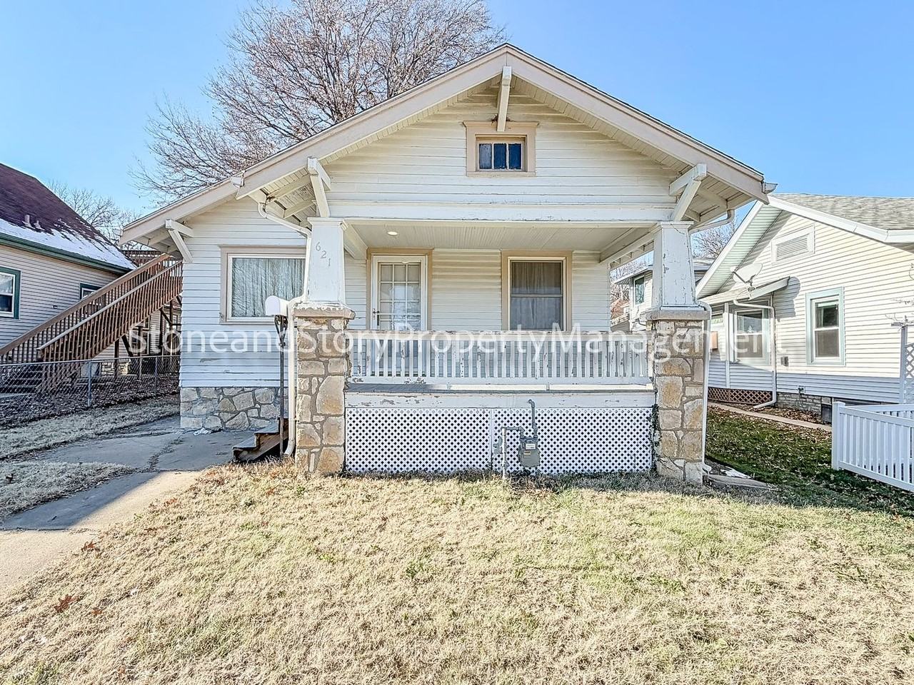 621 Southwest Jewell Avenue - Photo 3 of 27