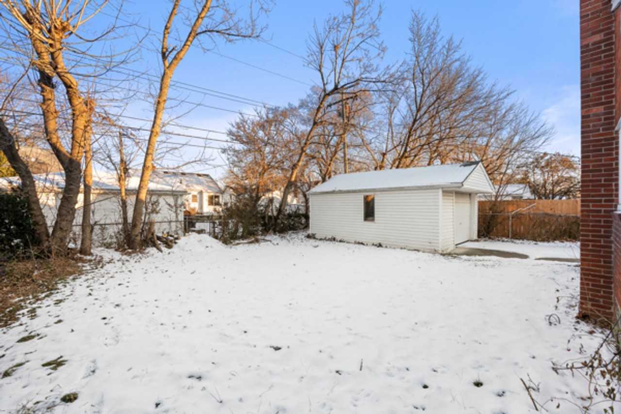 28232 Edward Street - Photo 4 of 17