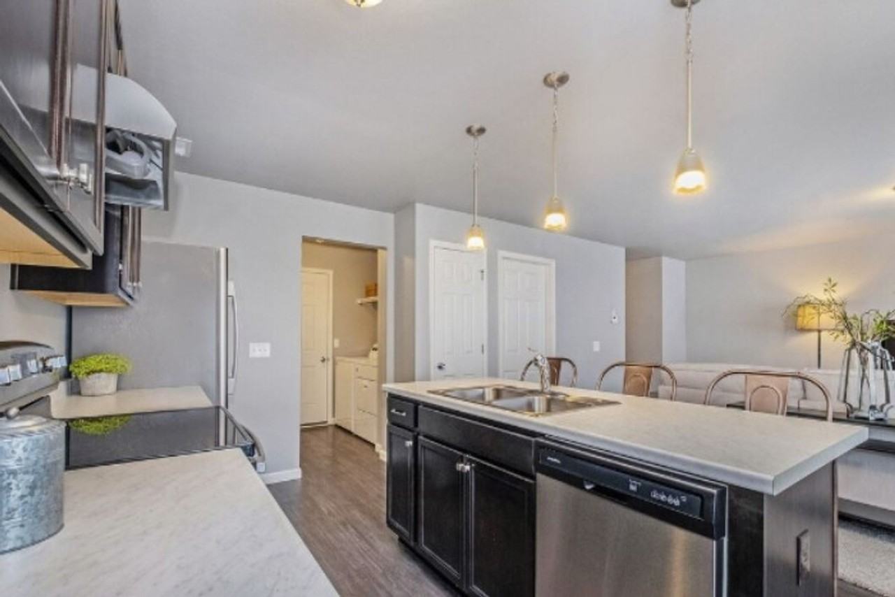 1014 W Villas Dr - Photo 4 of 18