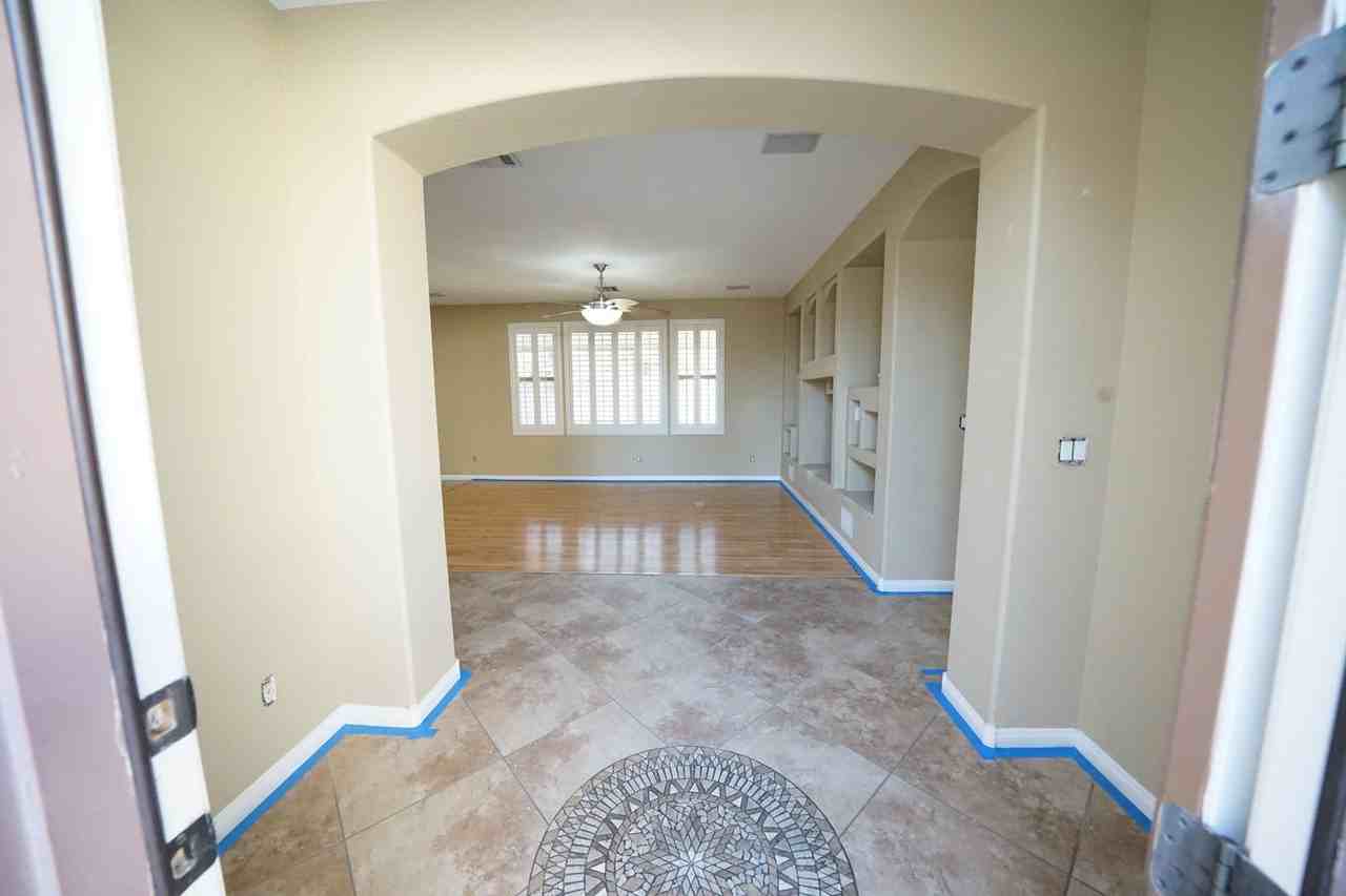 4338 Oasis Valley Avenue - Photo 6 of 42