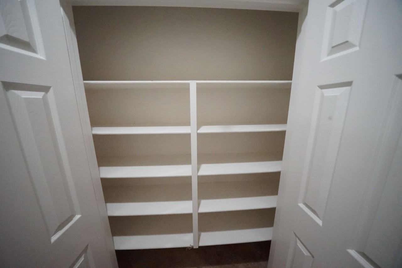 4338 Oasis Valley Avenue - Photo 7 of 42