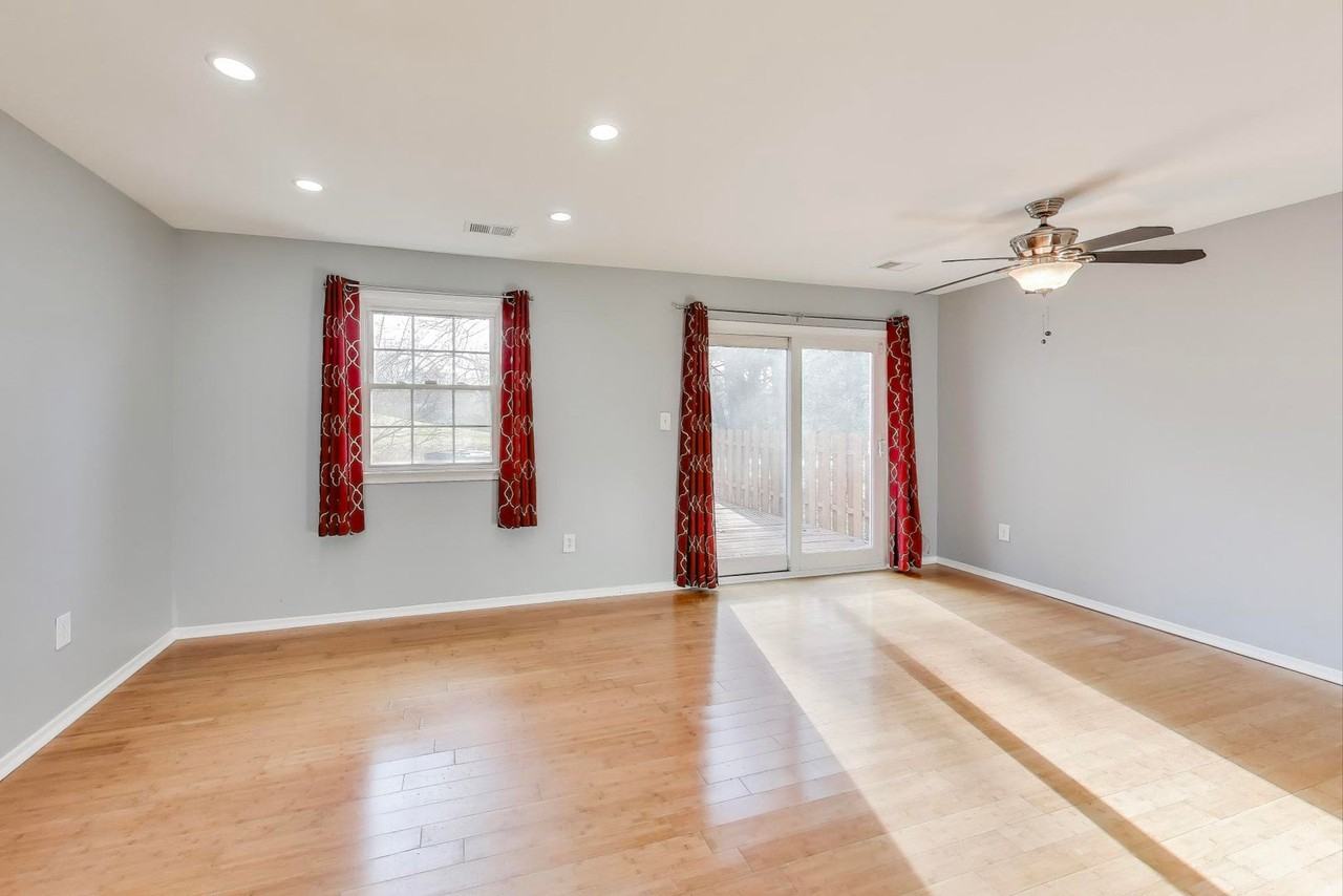 5769 Yellowrose Ct - Photo 7 of 35