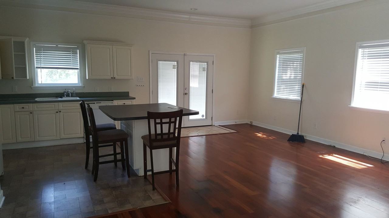 536 East 33rd Street - Photo 6 of 9