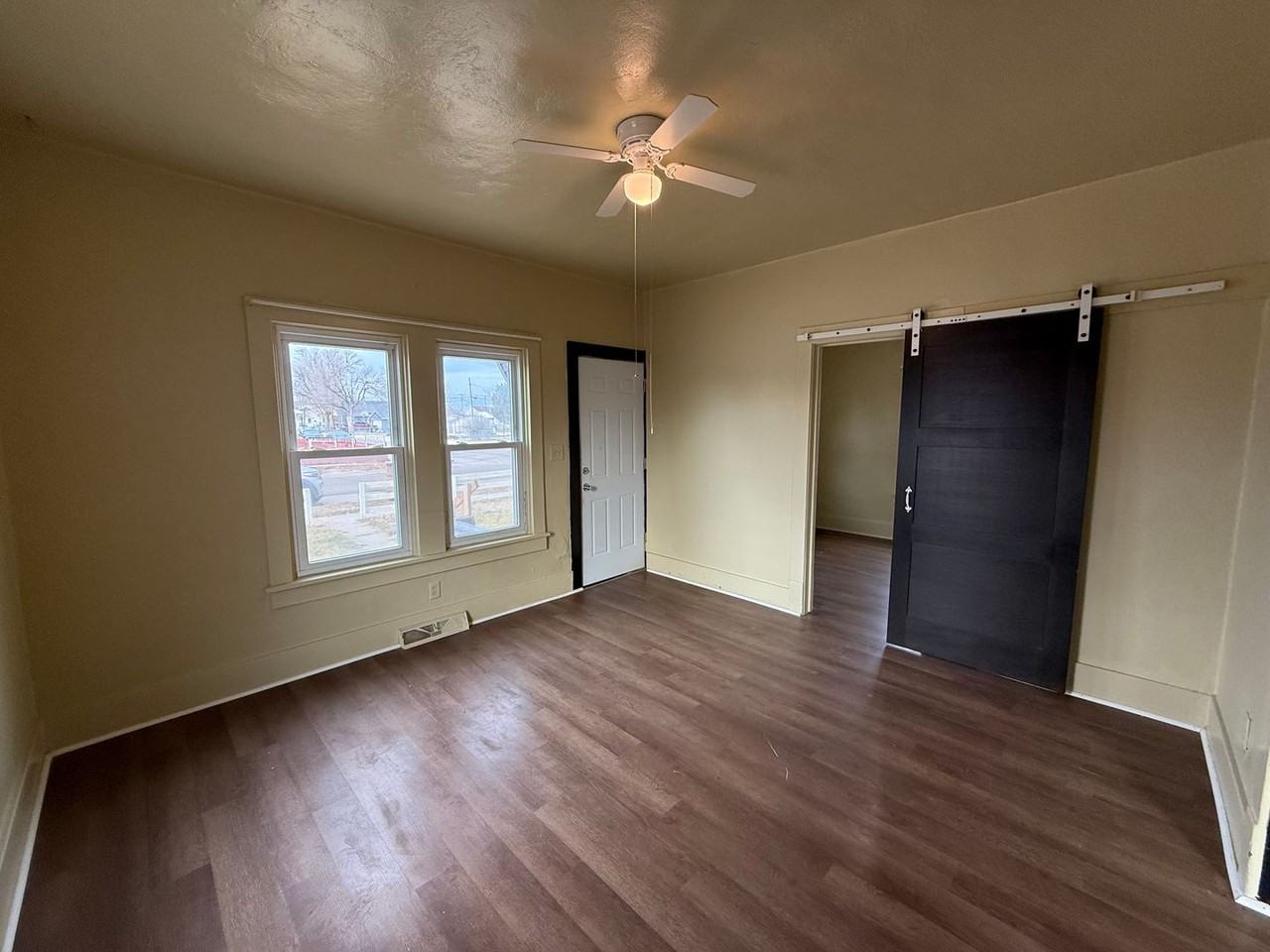 1123 11th Ave - Photo 3 of 19