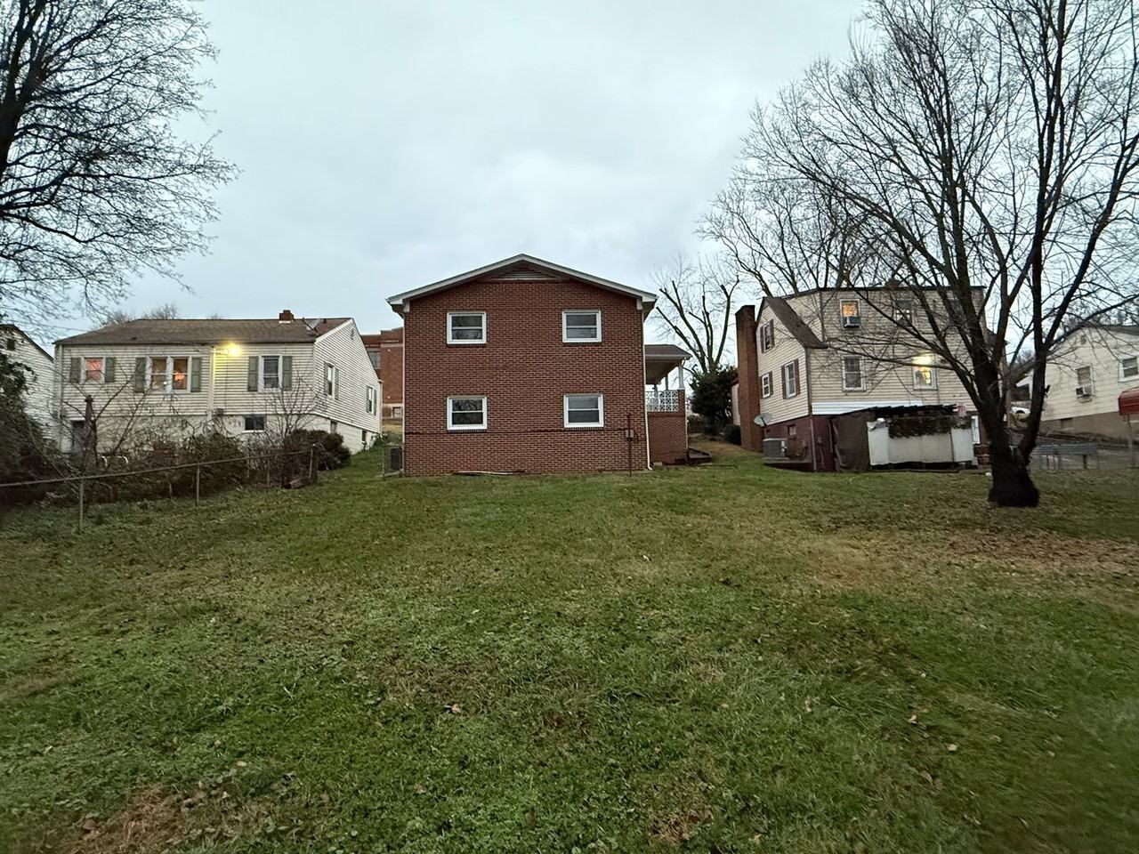 629 Jackson St - Photo 3 of 38