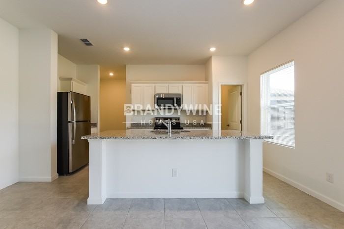 1650 Effra Way - Photo 7 of 26