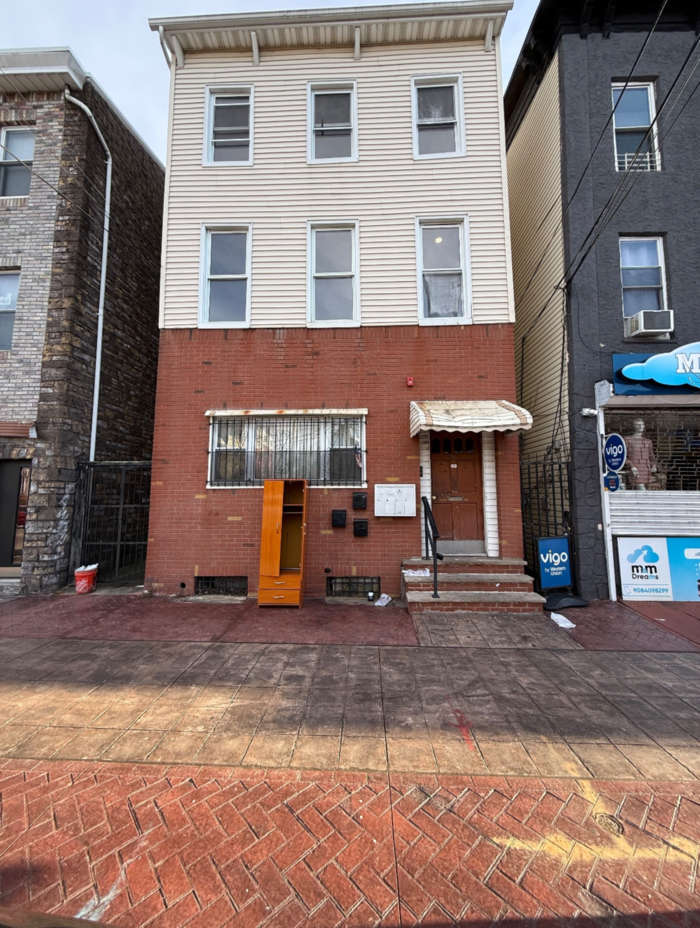 411 Elizabeth Ave #3 - Photo 2 of 27