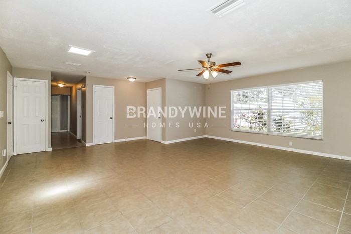 3221 Thistle Hill Dr - Photo 3 of 18