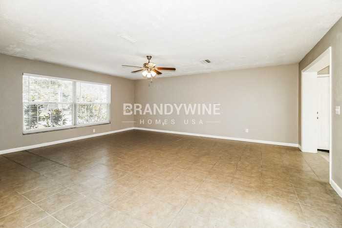 3221 Thistle Hill Dr - Photo 4 of 18