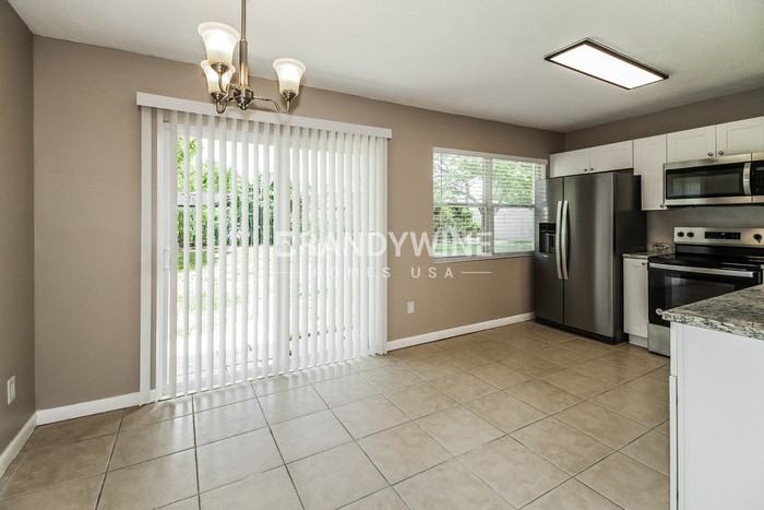 3221 Thistle Hill Dr - Photo 5 of 18