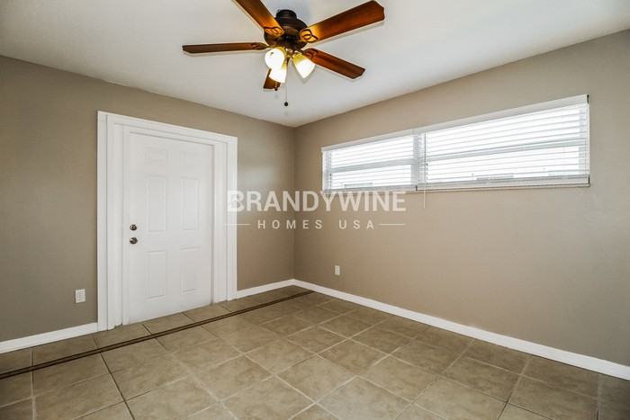 3221 Thistle Hill Dr - Photo 6 of 18