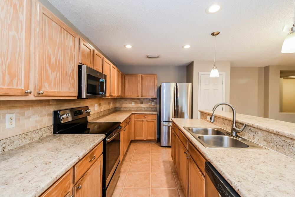 2427 Brian Lakes Dr E - Photo 6 of 16