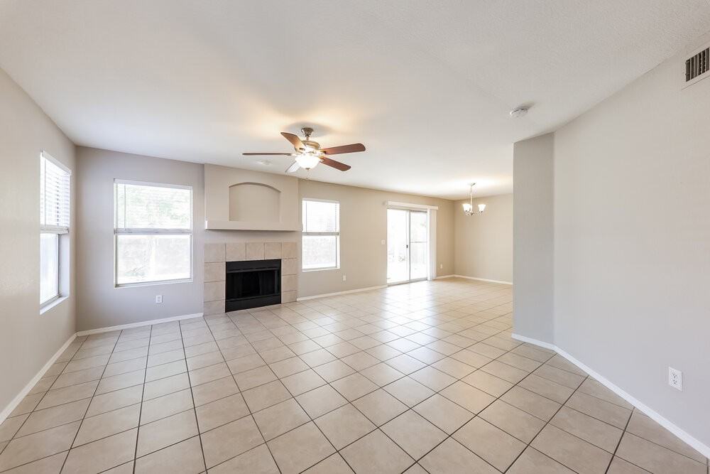 11322 W Loren Ln - Photo 4 of 17