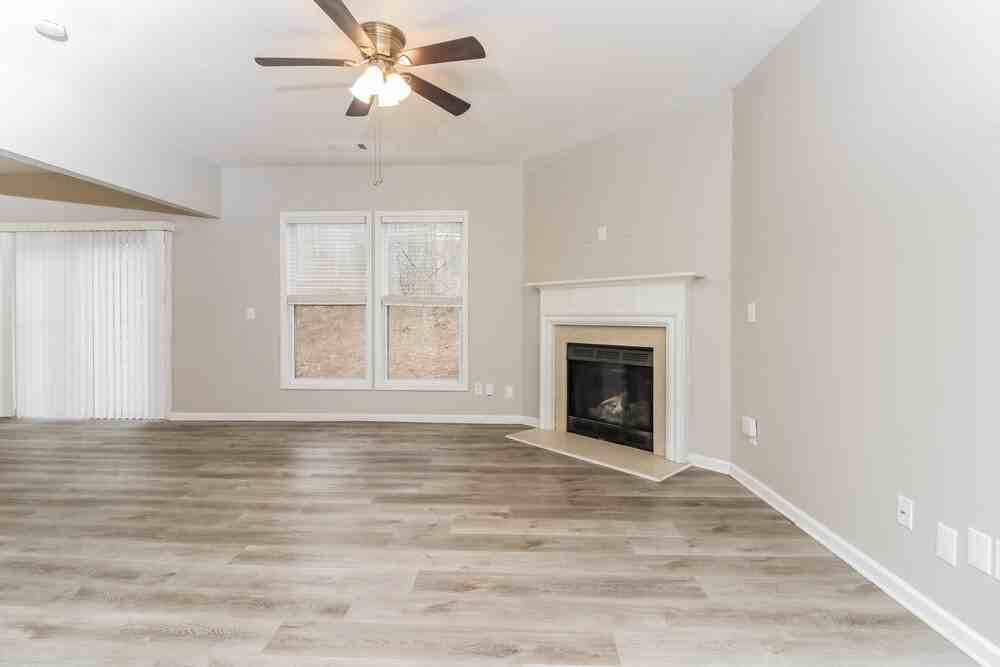 3643 Uppark Dr - Photo 5 of 17