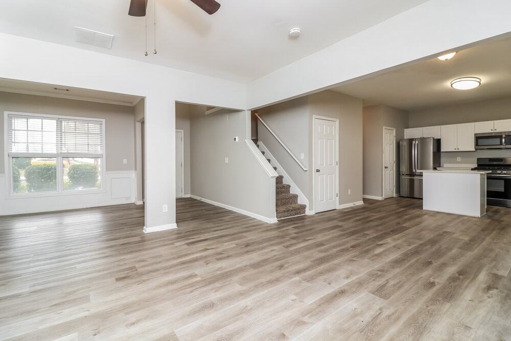 3643 Uppark Dr - Photo 6 of 17