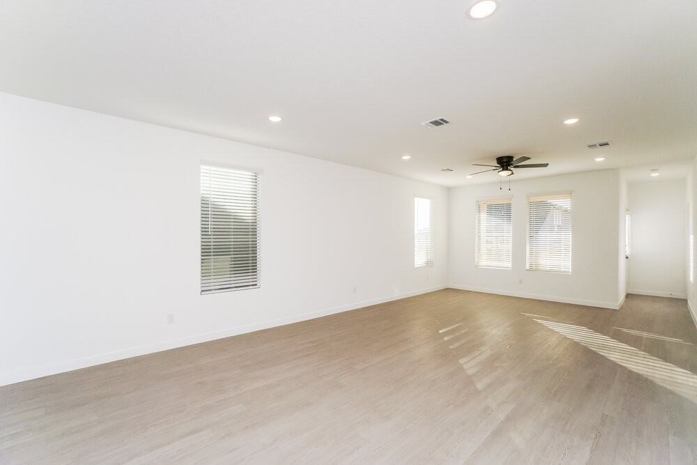 15546 Crescent Hill Dr - Photo 5 of 17