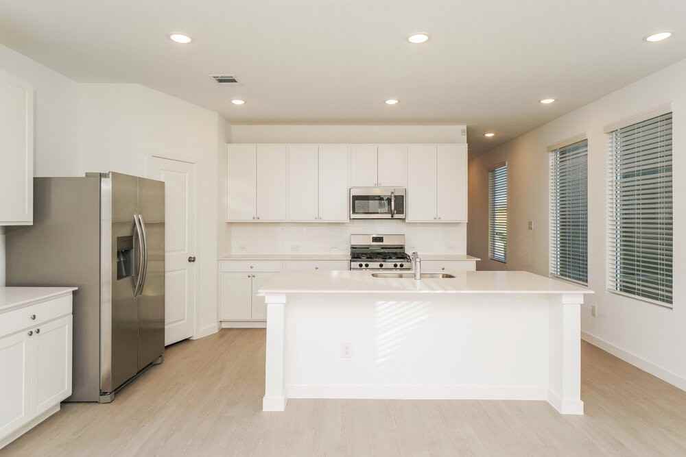 15546 Crescent Hill Dr - Photo 7 of 17