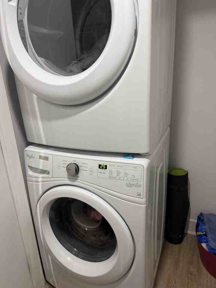 693 Rue William - Photo 3 of 8