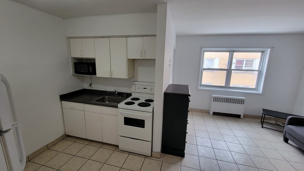 6363 Wyandotte Street East #306 - Photo 4 of 12