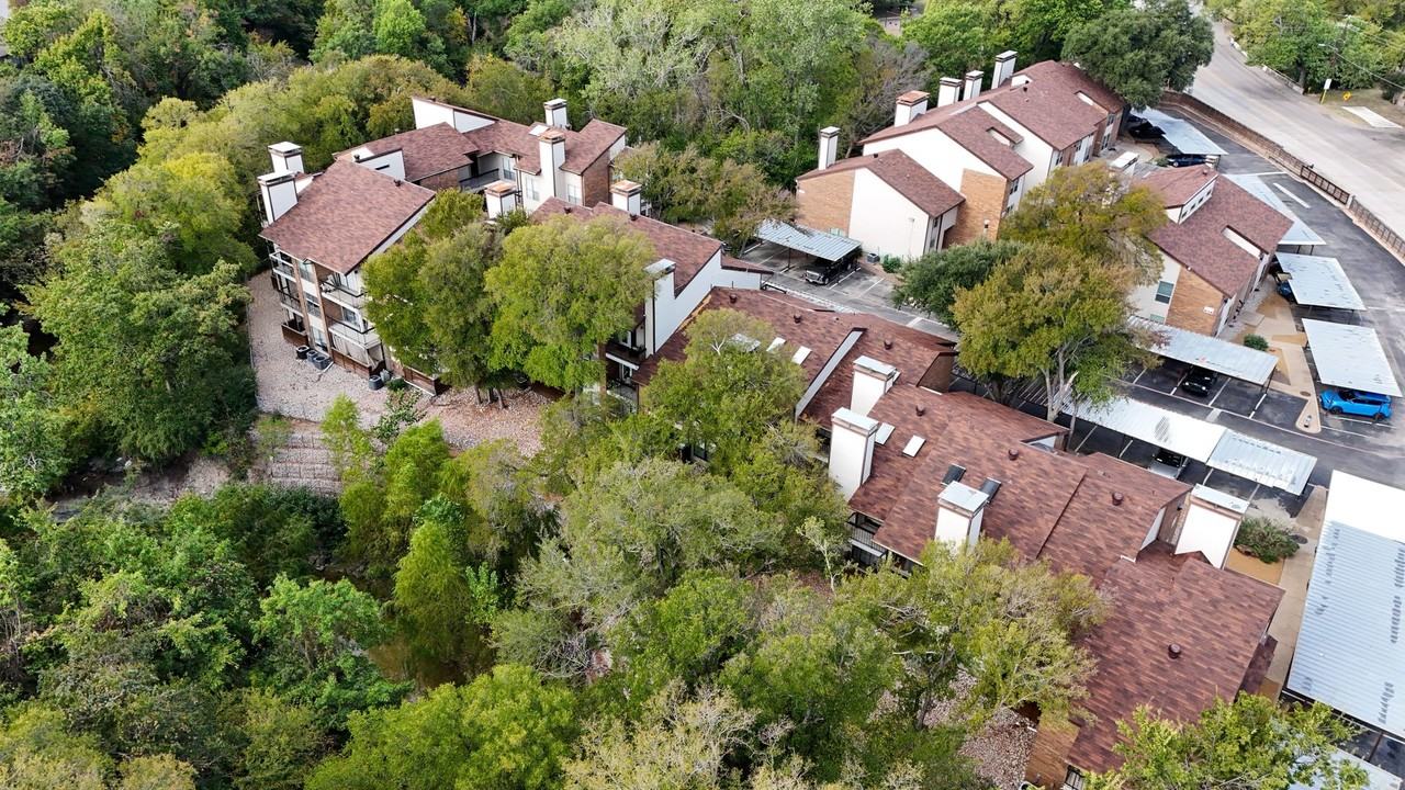 Creekside Condominumums - Photo 3 of 31