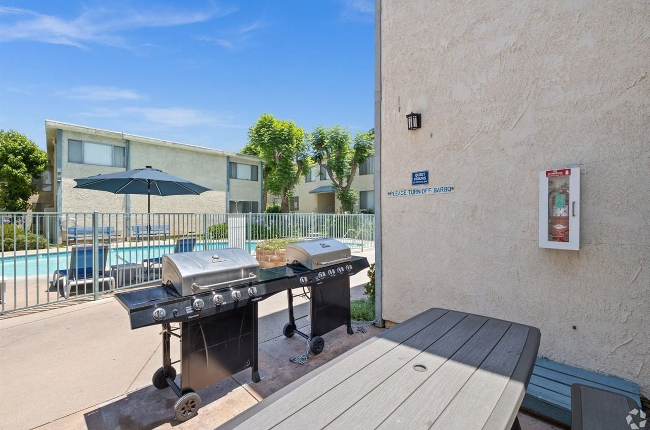 18540 Plummer Street - Photo 4 of 11