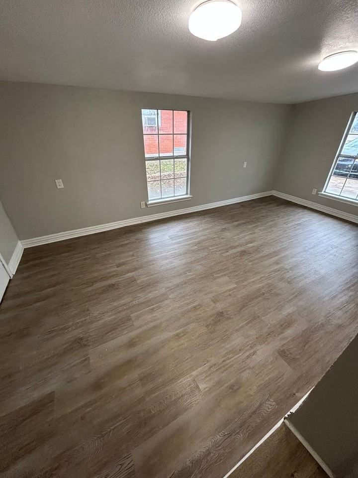 605 E Miller Rd - Photo 7 of 12