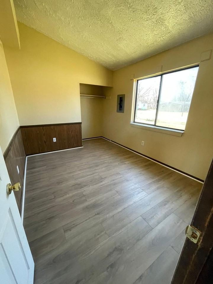 Charming Apartment for Rent – Thurston St, Akron, OH 44320 - Photo 2 of 19