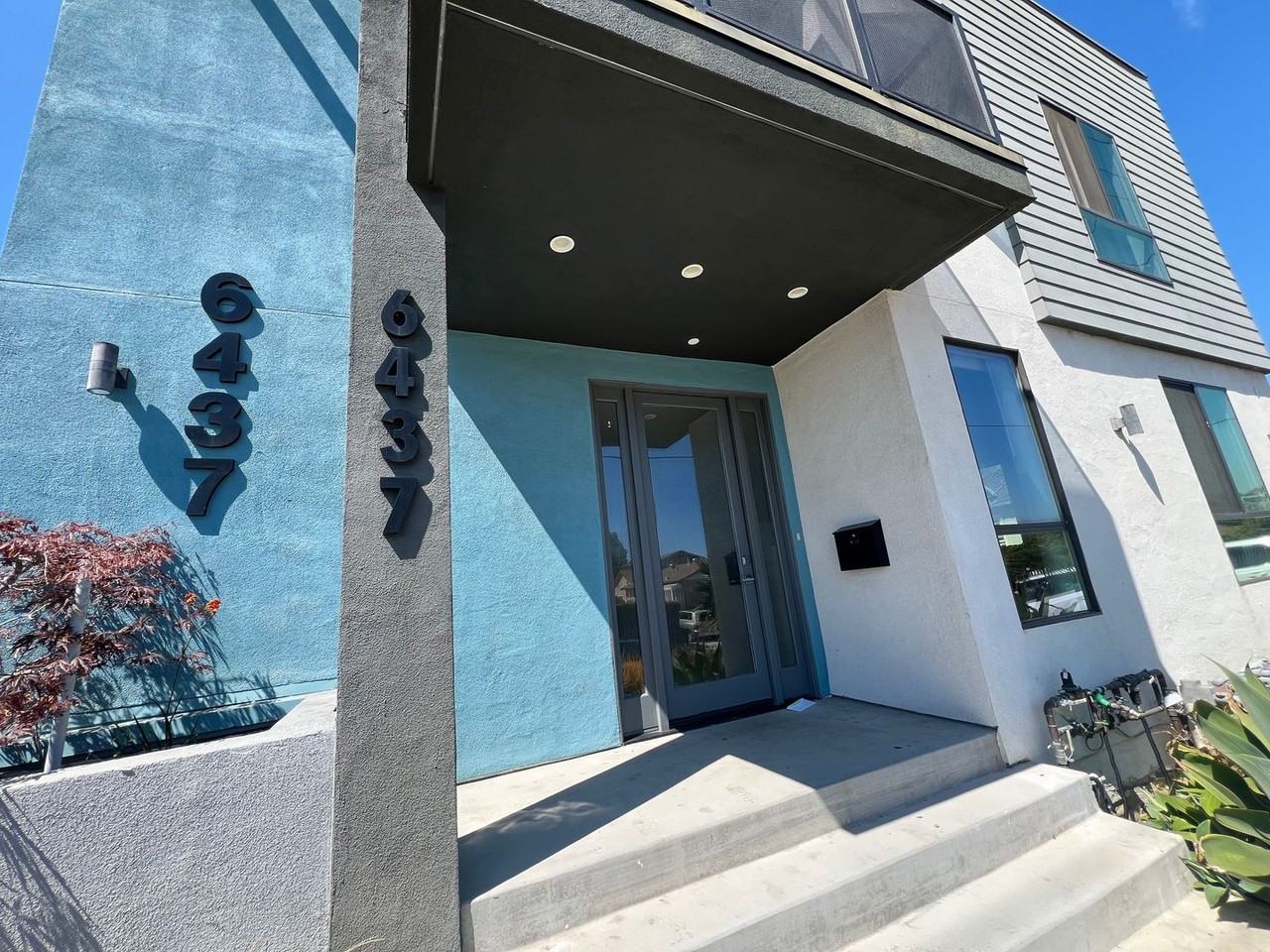 6437 West 86th Place - Photo 2 of 50