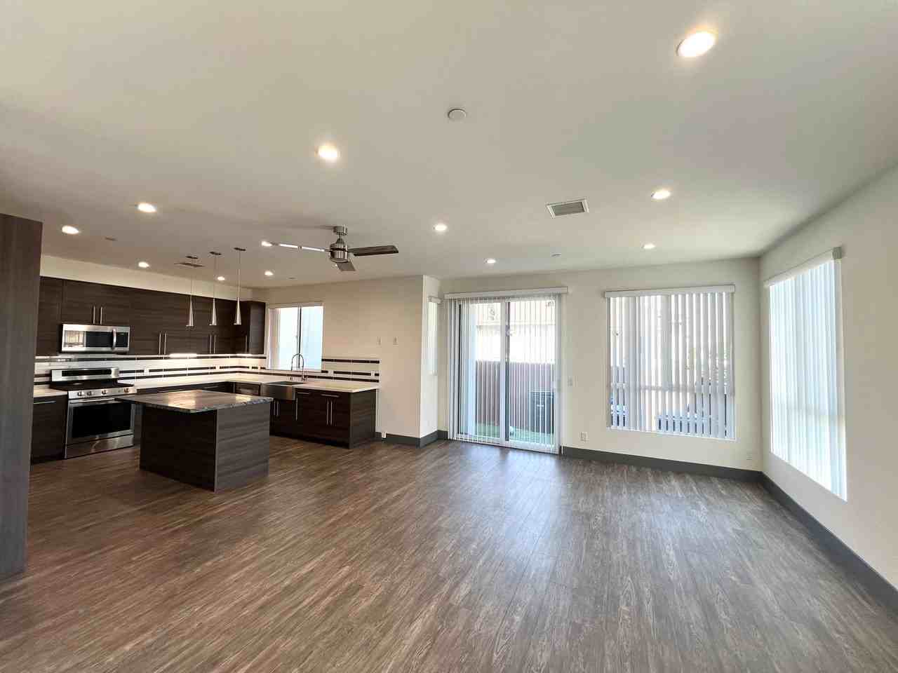 6437 West 86th Place - Photo 4 of 50