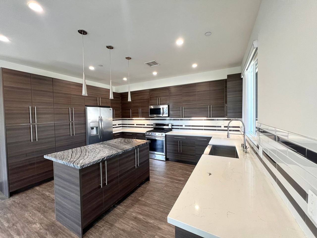 6437 West 86th Place - Photo 6 of 50