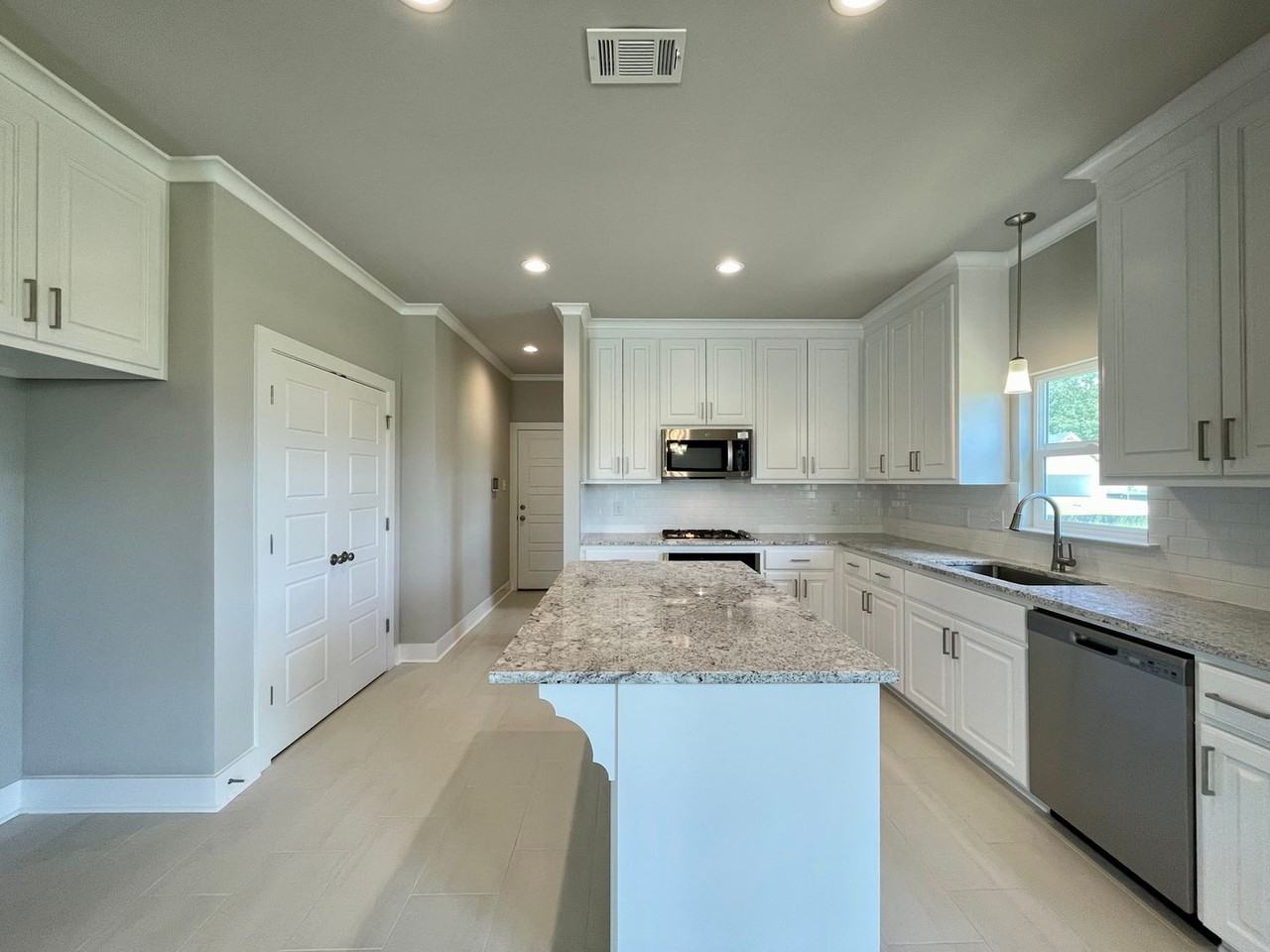 22846 Balsam Dr - Photo 4 of 15