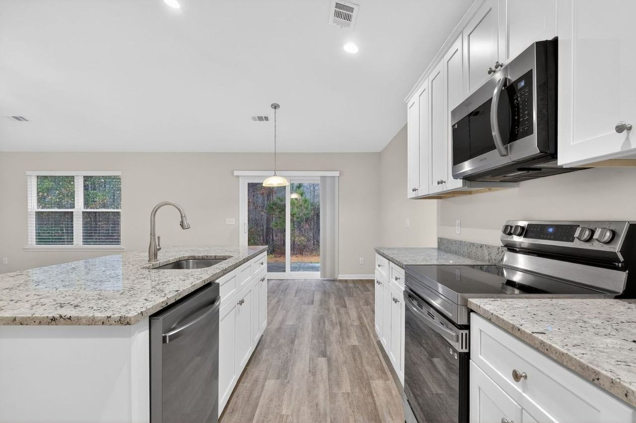 245 Cromer St - Photo 2 of 15