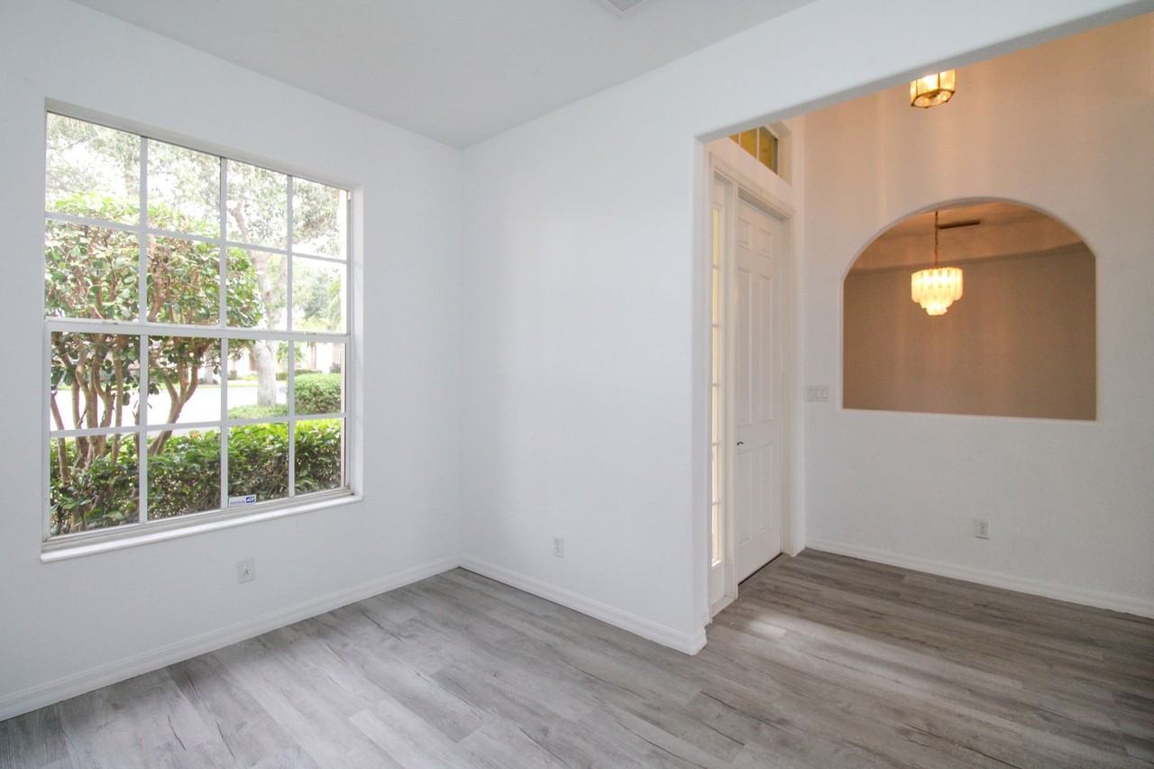 3927 Aurora Ct - Photo 4 of 34