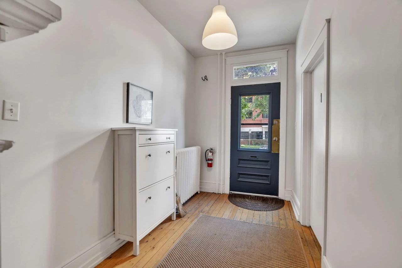 208 Clarence Street #2 - Photo 5 of 19