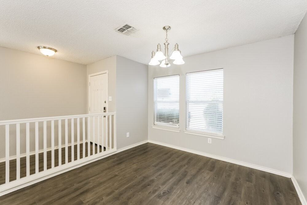 320 Capricorn St - Photo 7 of 17