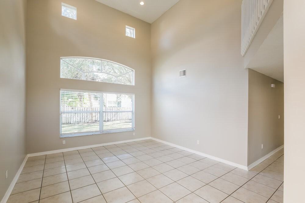 333 Sw 195th Ave - Photo 4 of 17