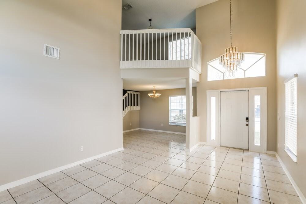 333 Sw 195th Ave - Photo 5 of 17